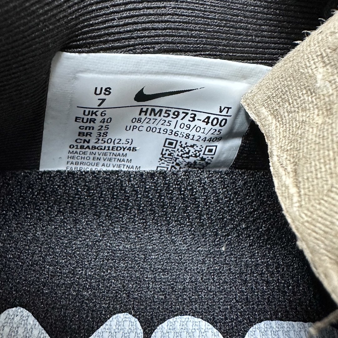 Nike Vomero Premium HM5973-400 - Image 10