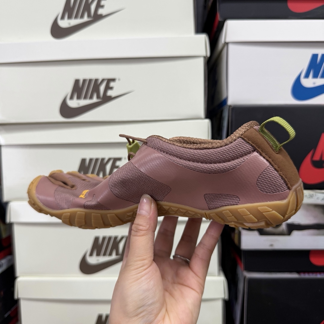 Suicoke Finger Chukka Boot S20MLC1 Pink Brown Straps - Image 4