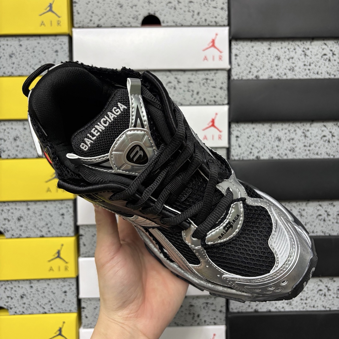 Balenciaga BLCG Runner 7.5 Black Silver LED - Image 9