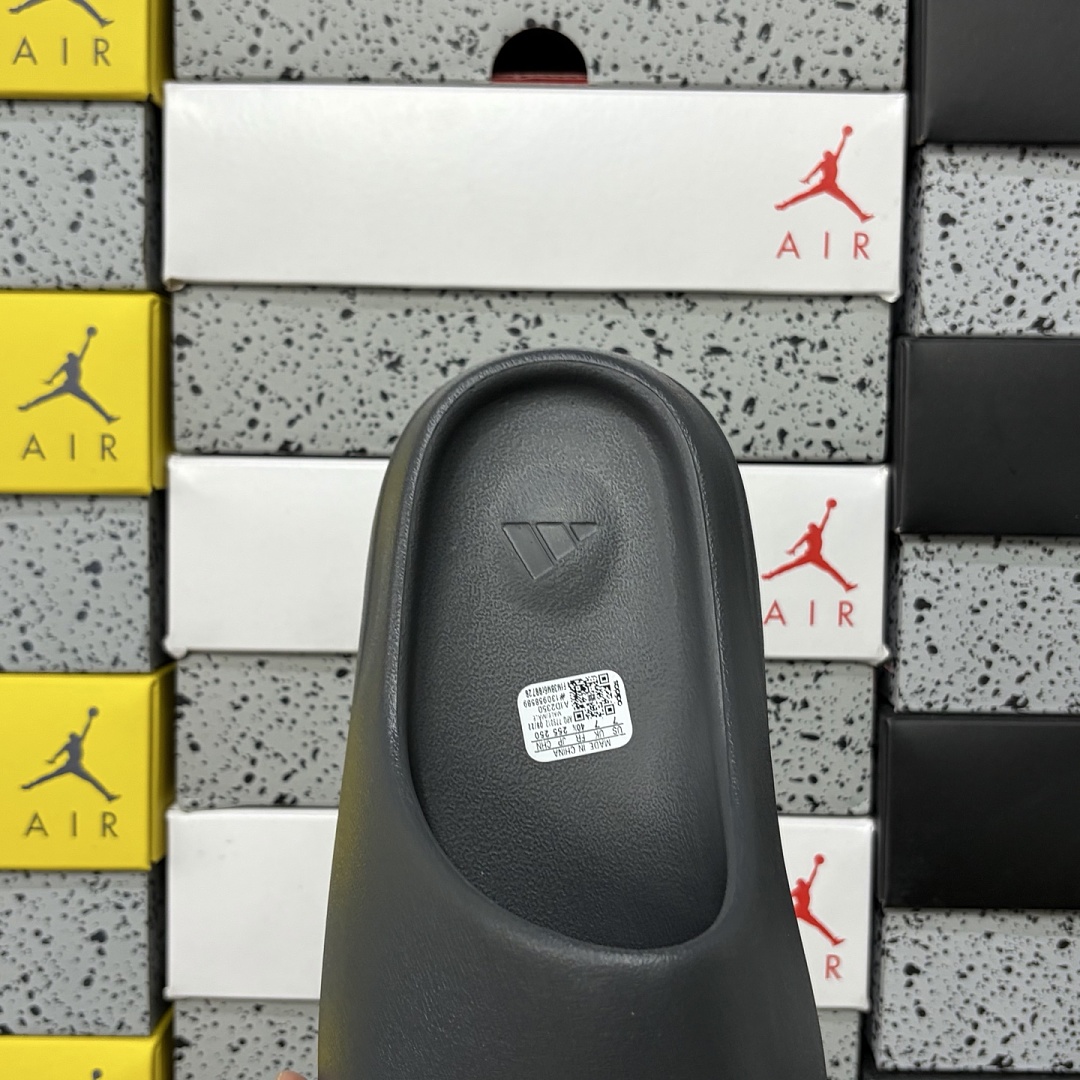 Adidas Yeezy Slide Slate Grey Slides (Matte) - Image 3