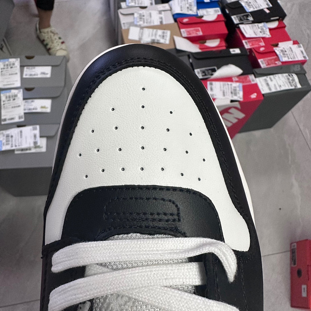 Off-White Black White - Image 2