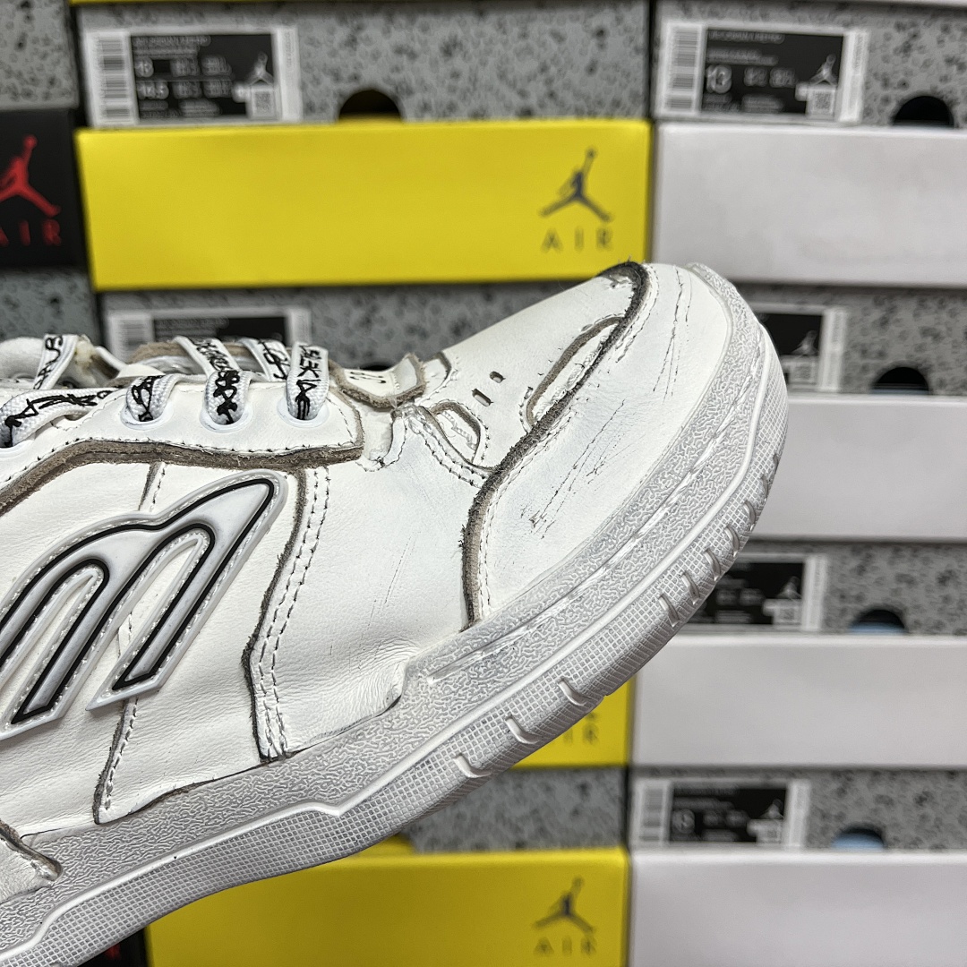 Balenciaga Hamptons Sneakers - Image 5