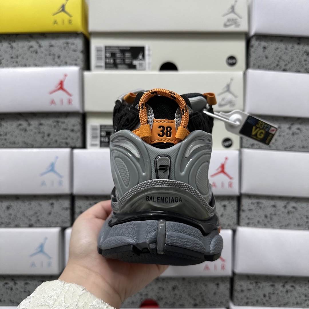 Balenciaga BLCG Runner - Image 21