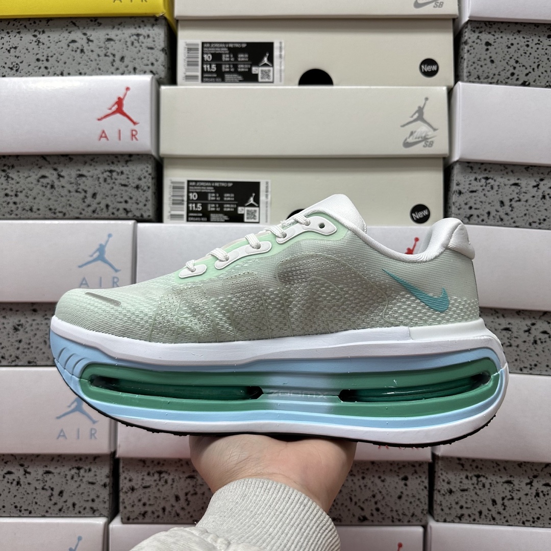 Nike Vomero Premium HQ2050-983 - Image 2