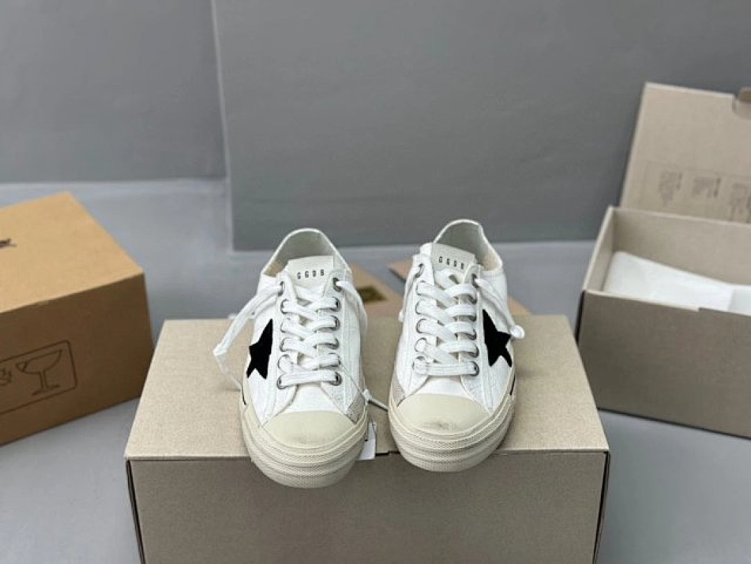 Golden Goose Deluxe Brand White Canvas Black Star - Image 2