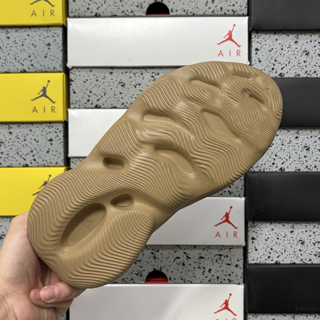 Adidas Yeezy Foam RNR Clay Taupe Clogs - Image 9
