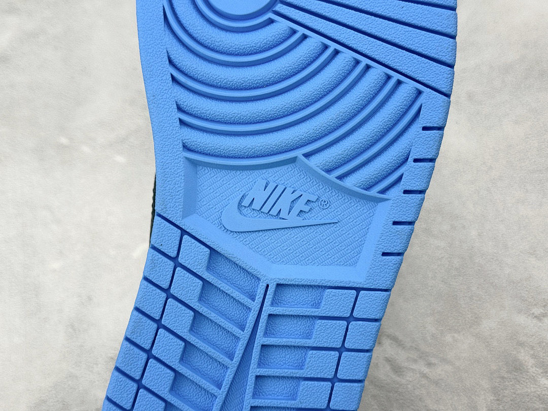 Chanel Jordan Air 1 High OG "University (Blue) - Image 4