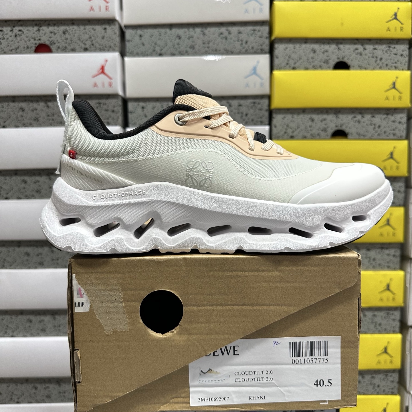 On Running Running Cloudtilt 2 LOEWE Tan White 3ME10692907 - Image 11