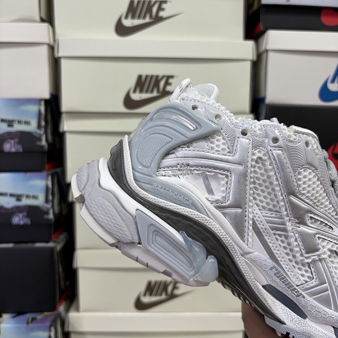 Balenciaga BLCG Runner7.0 - Image 19