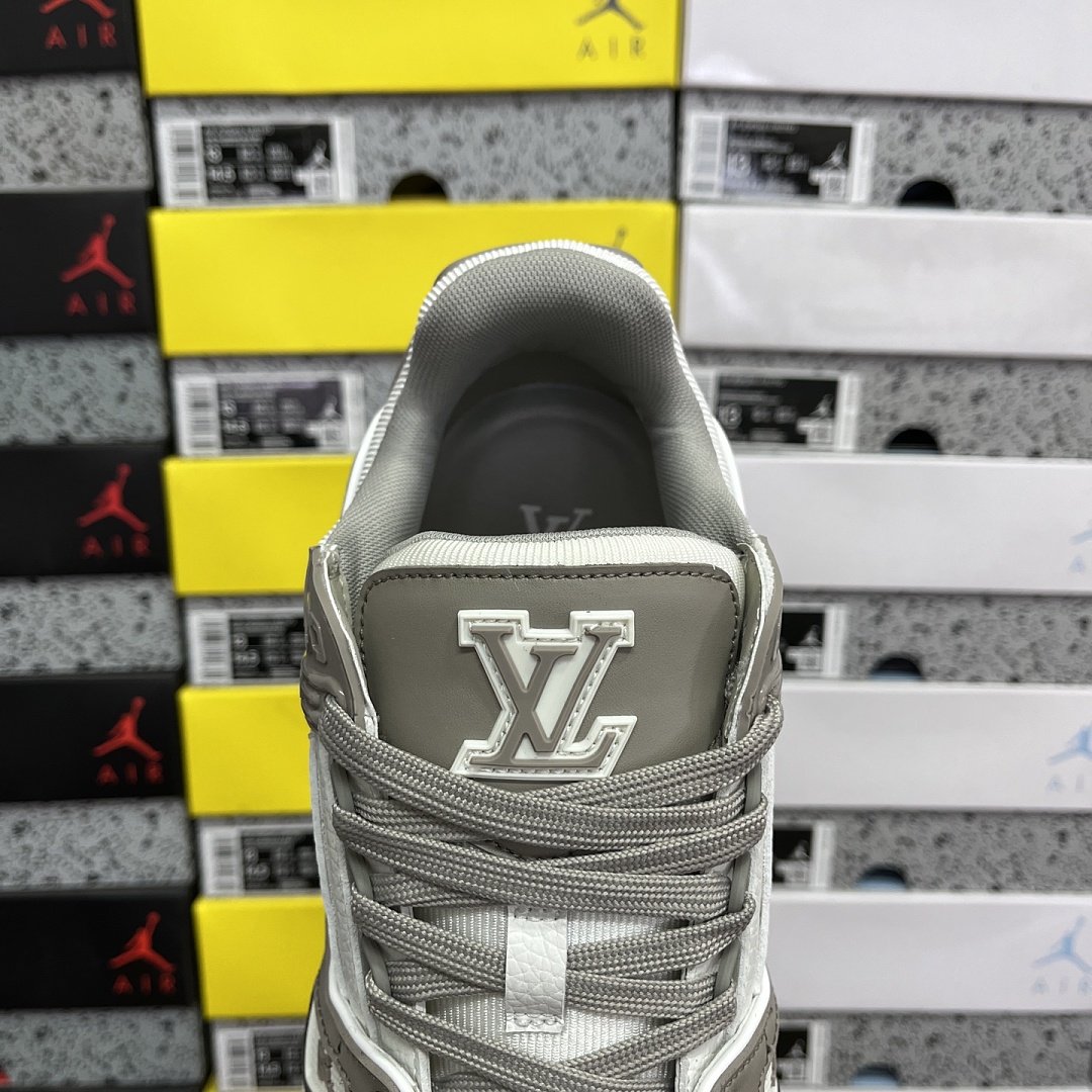 Louis Vuitton Trainer 1-06 - Image 9