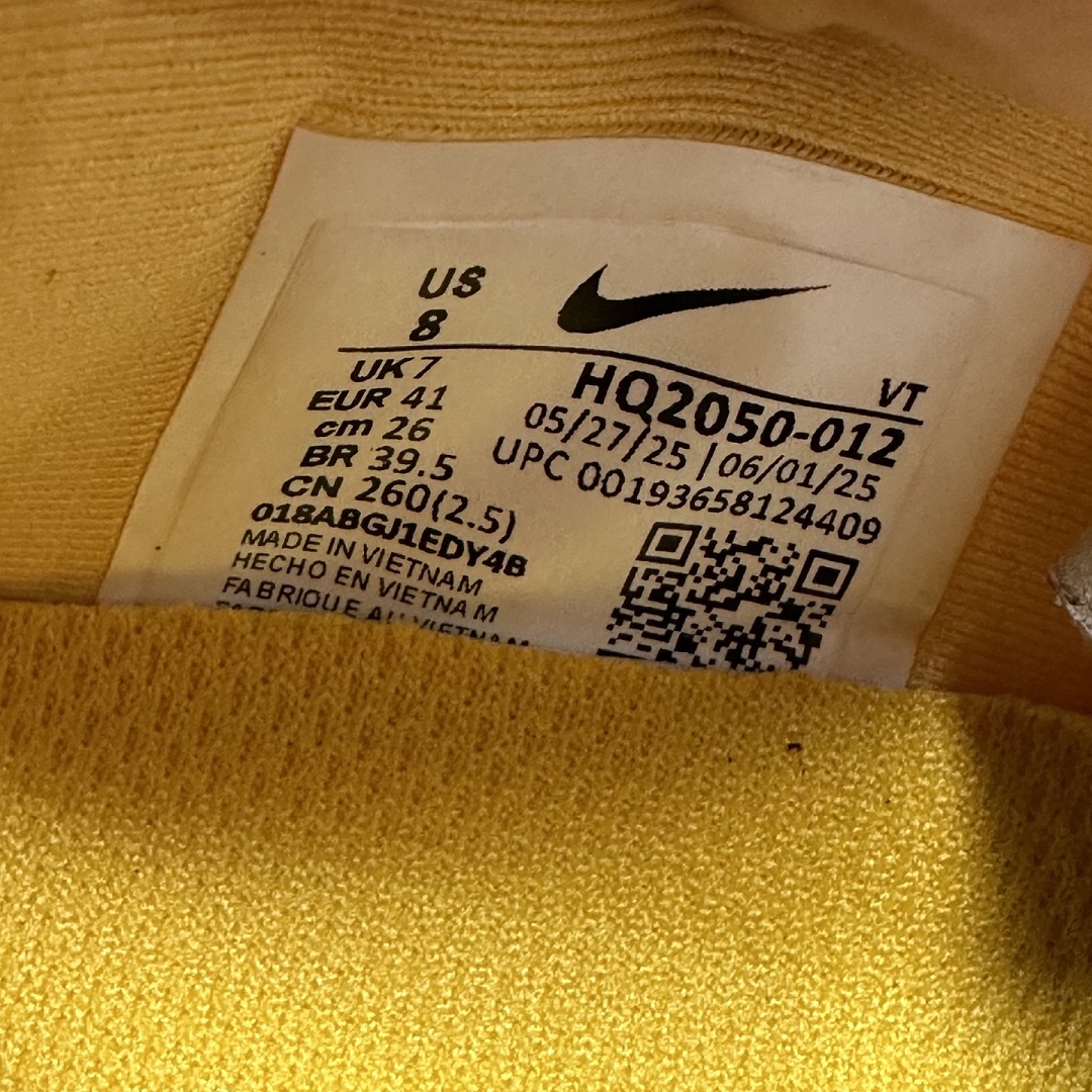Nike Vomero Premium HQ2050-012 - Image 9