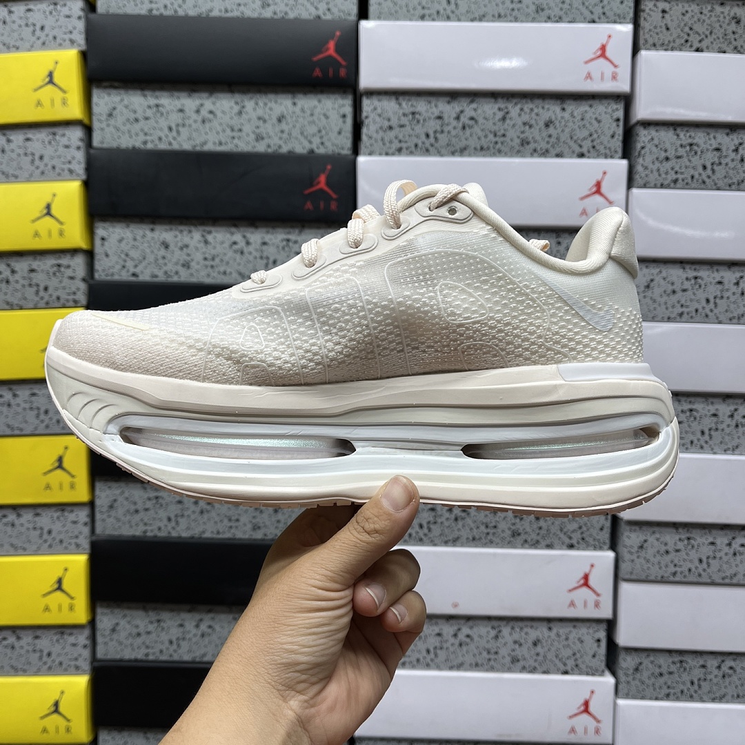 Nike Vomero Premium Chalk - Image 7