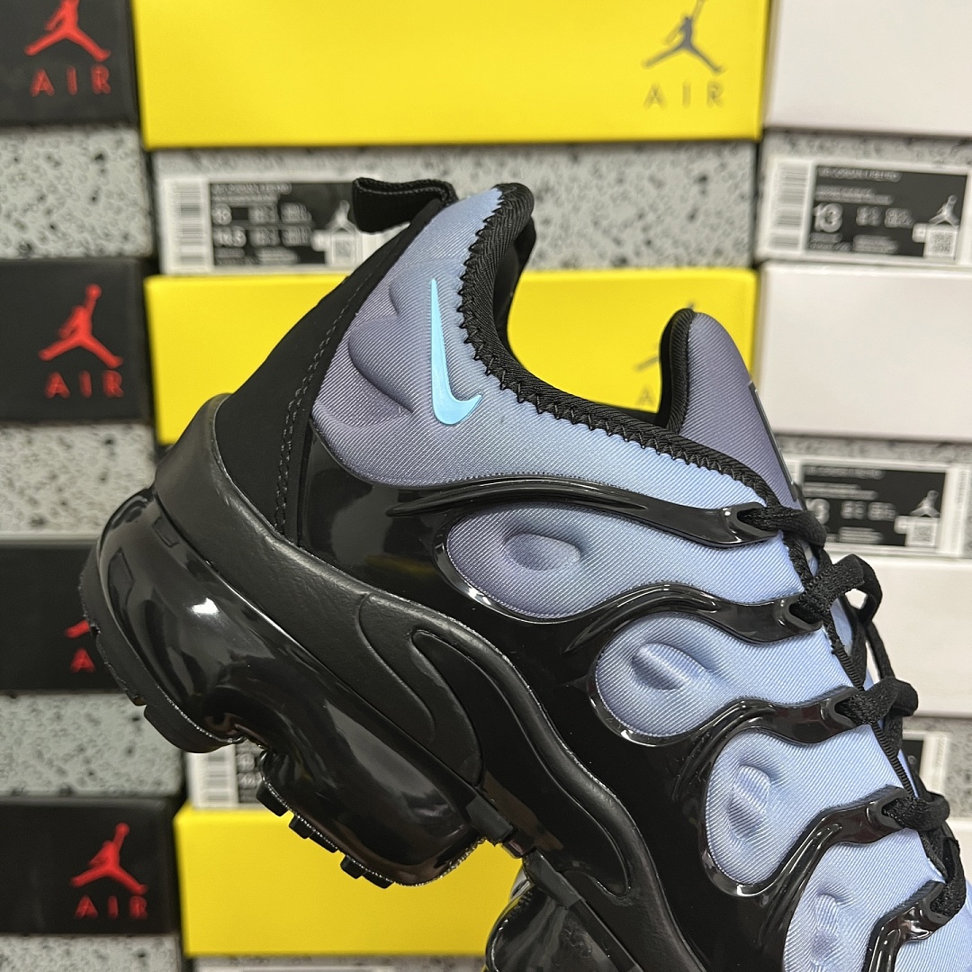 Nike Air VaporMax Plus Aluminum - Image 4
