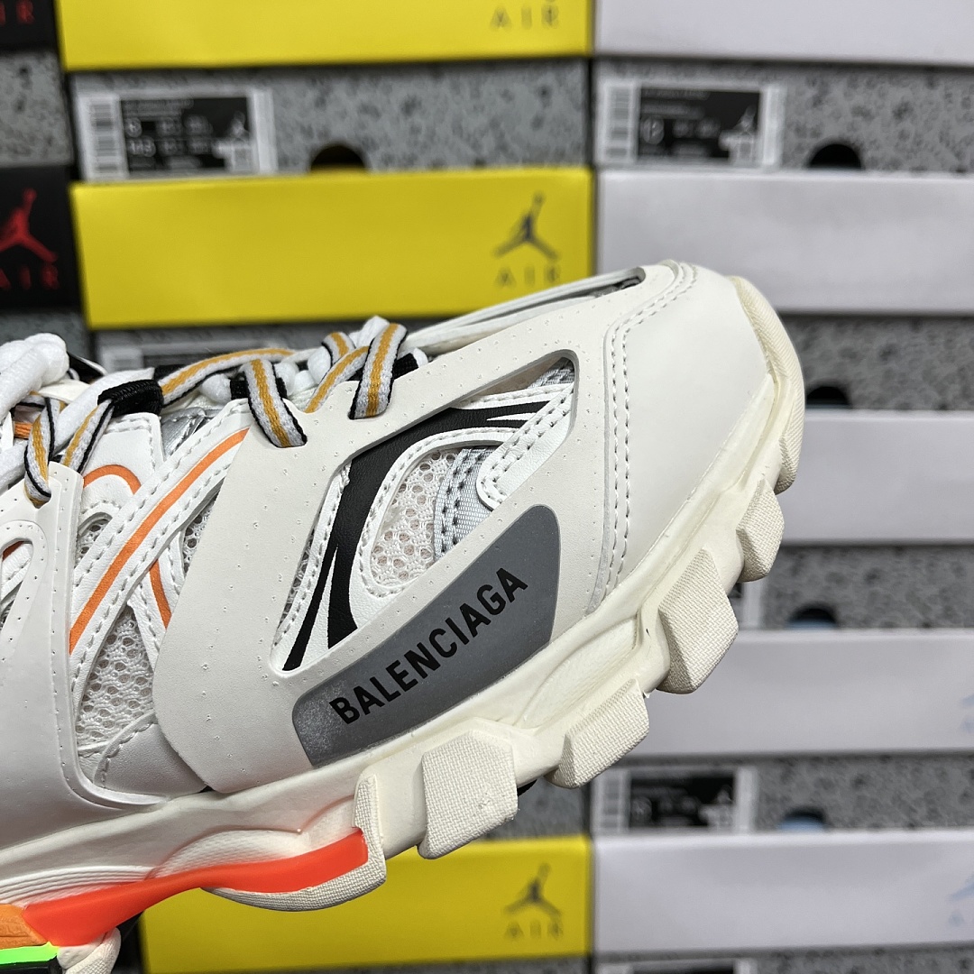 Balenciaga BLCG Track 3.0 Orange LED - Image 4
