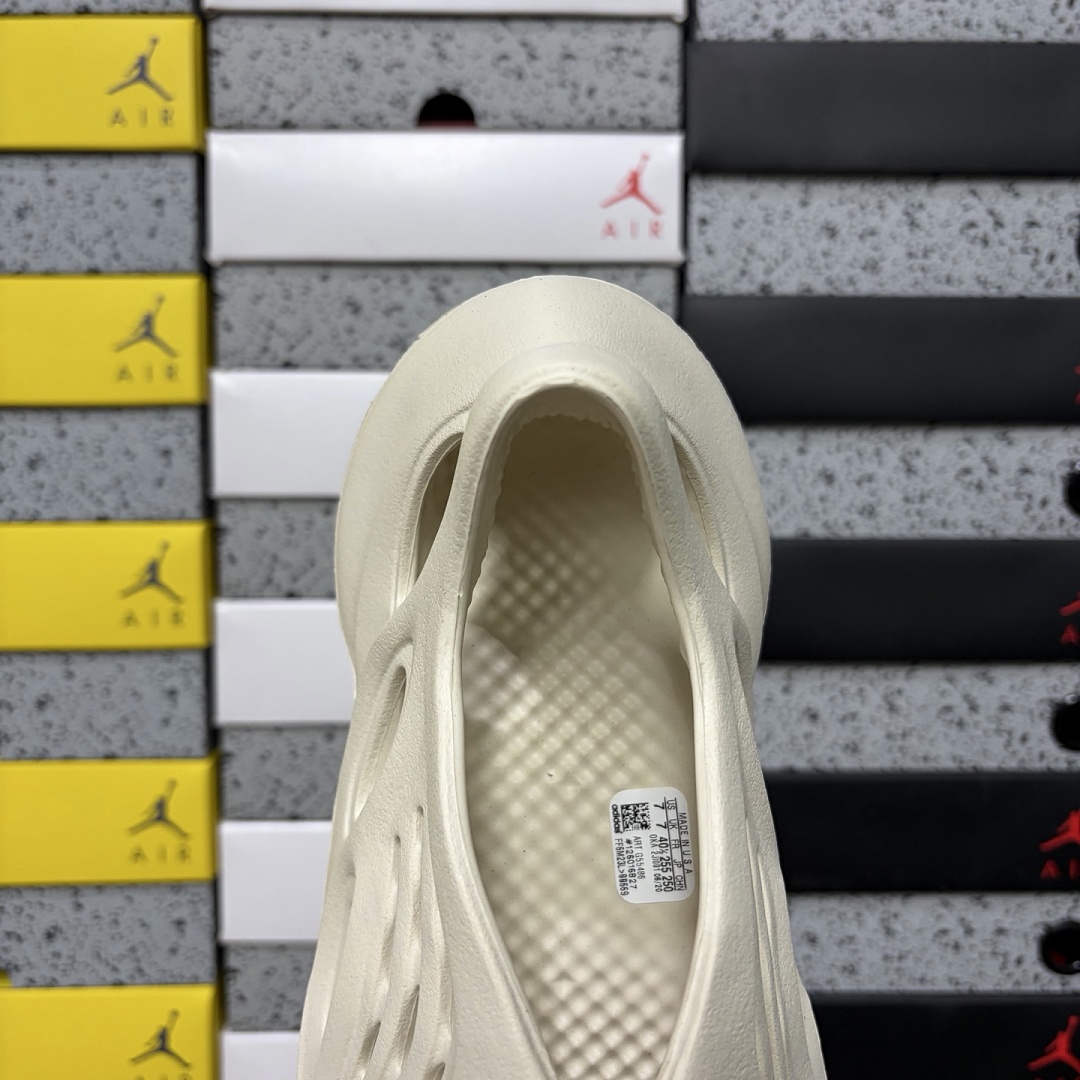 Adidas Yeezy Foam RNNR Ararat Clogs - Image 4