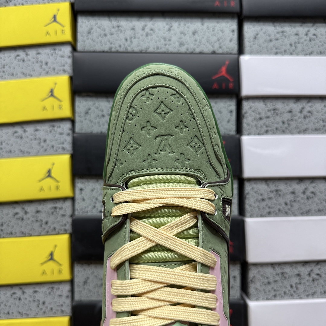 Louis Vuitton Trainer V2-20 - Image 4