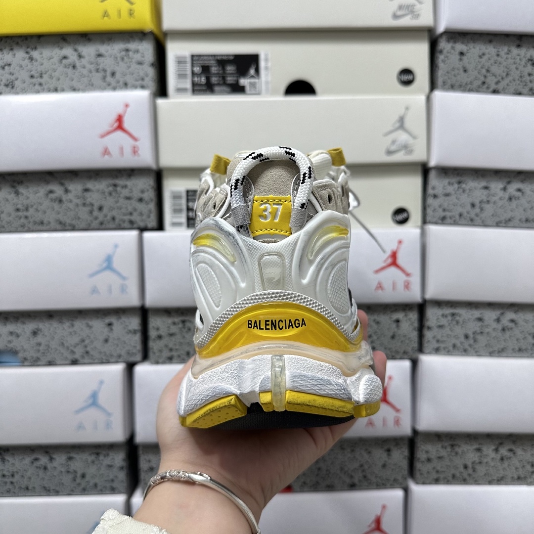 Balenciaga BLCG Runner - Image 15