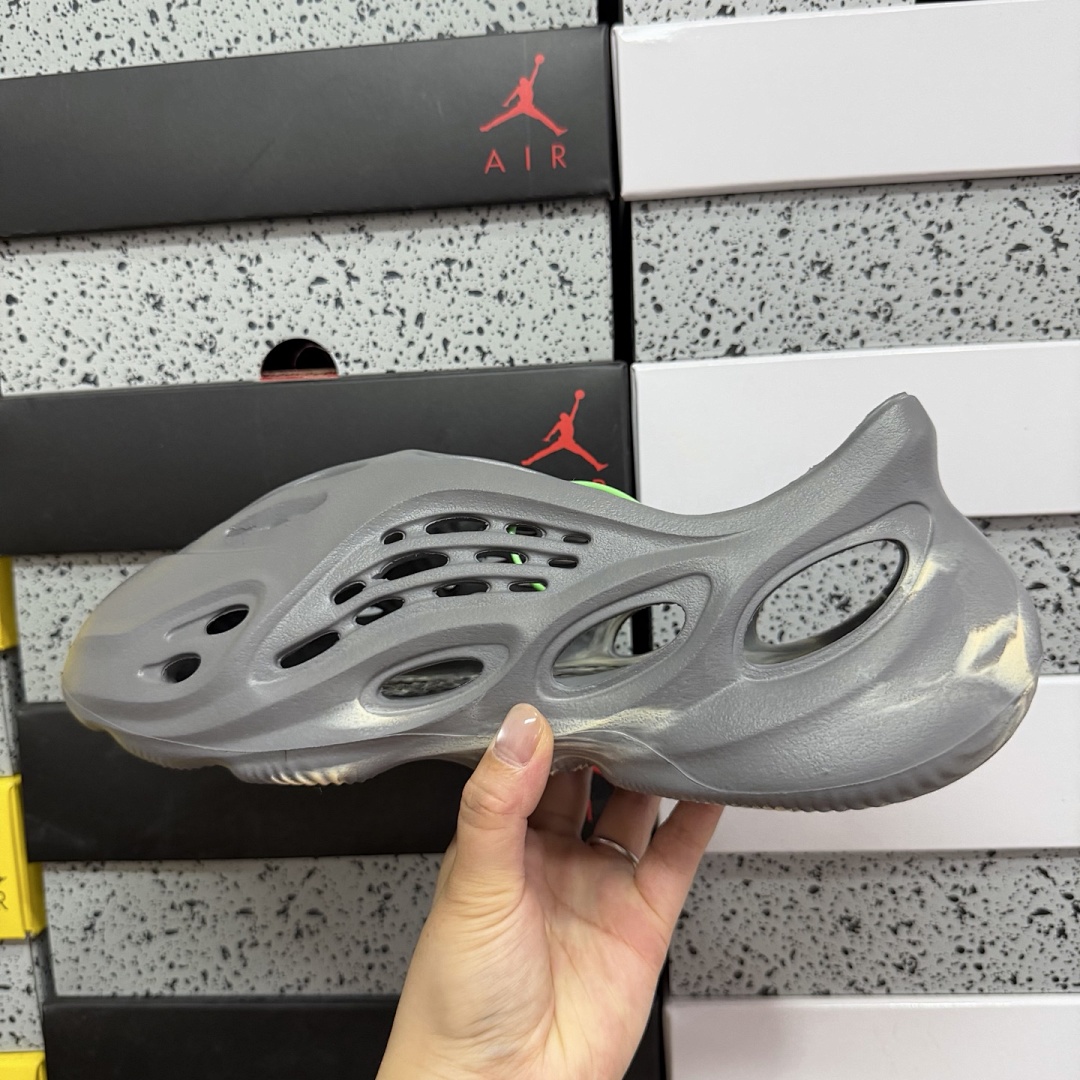 Adidas Slide/Foam Runner - Image 38