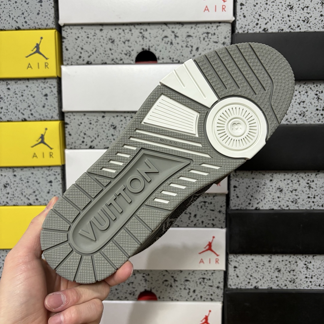 Louis Vuitton Trainer - Image 9