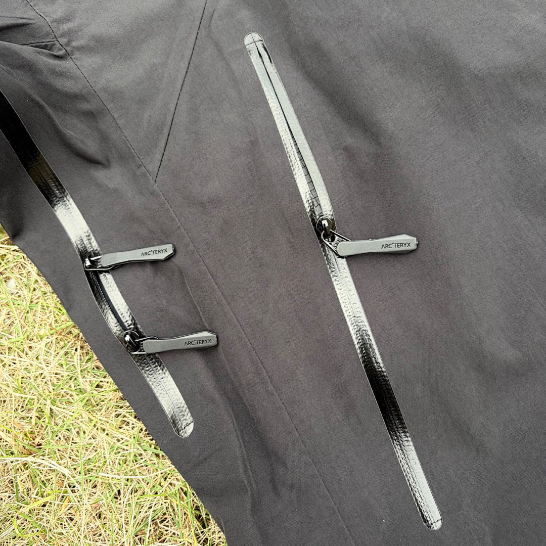 Arc'teryx Beta Jacket (Black SL) - Image 15