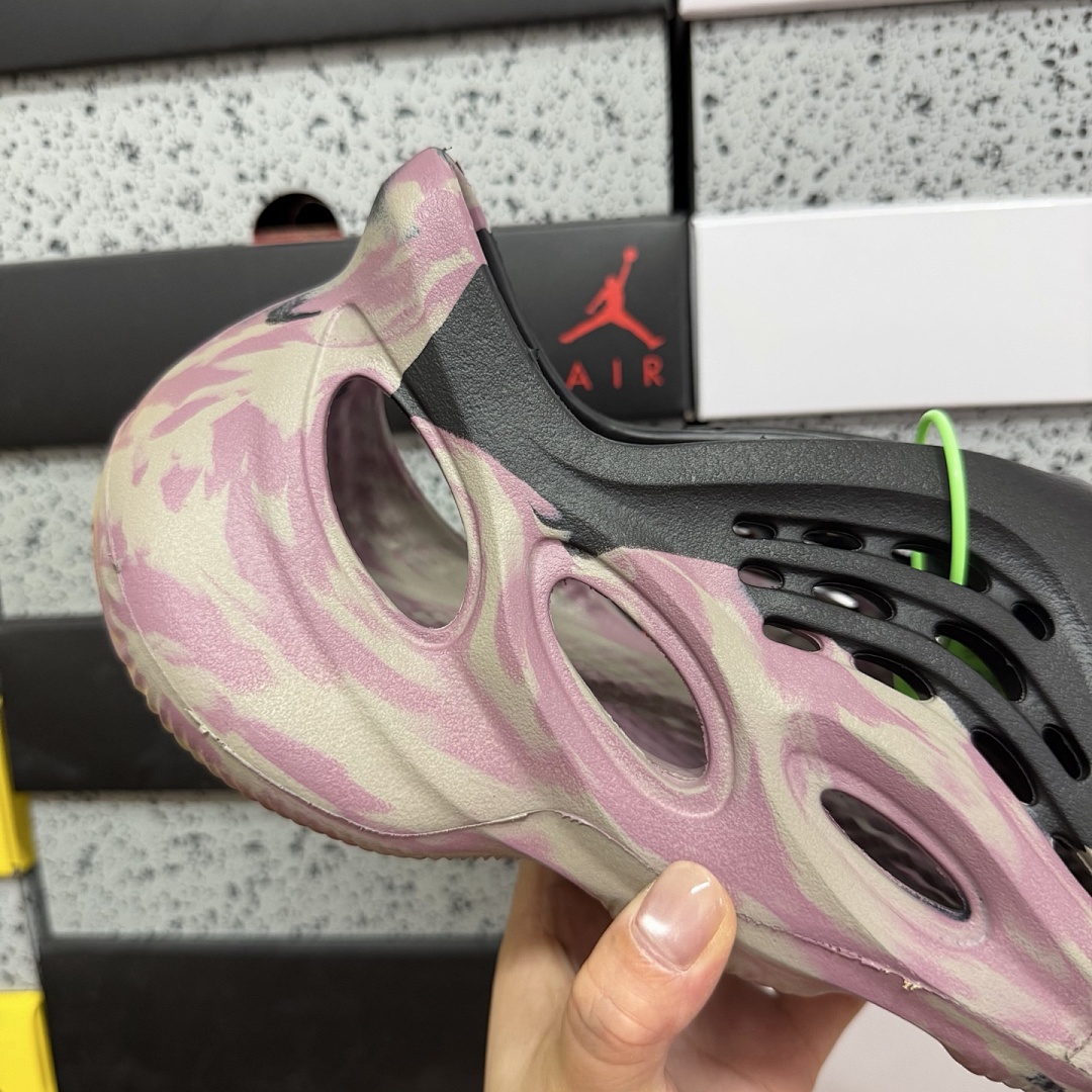 Adidas Slide/Foam Runner - Image 57