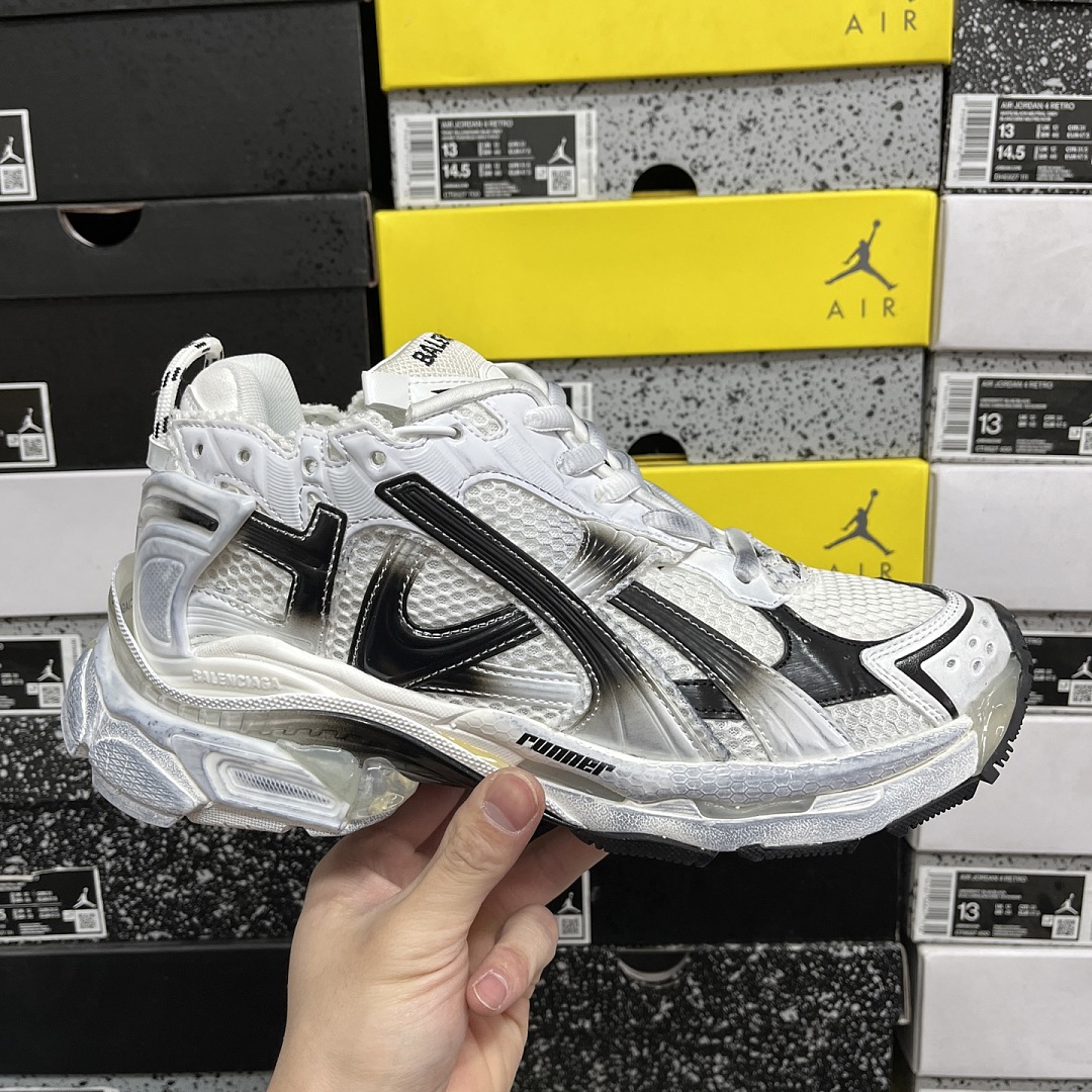 Balenciaga BLCG Runner 7.5 - Image 9