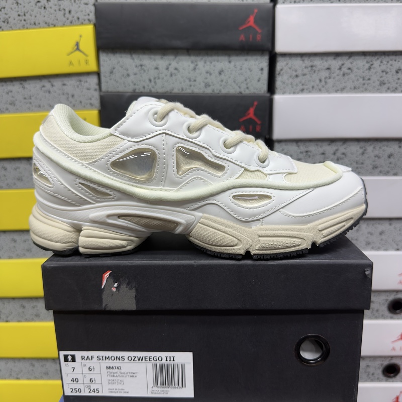 On Running Ozweego 3 Raf Simons (White)
