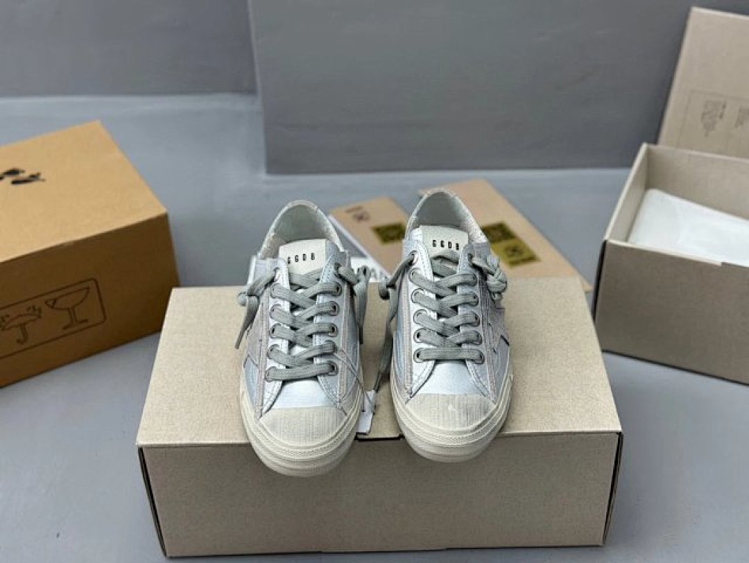 Golden Goose Deluxe Brand - Image 2