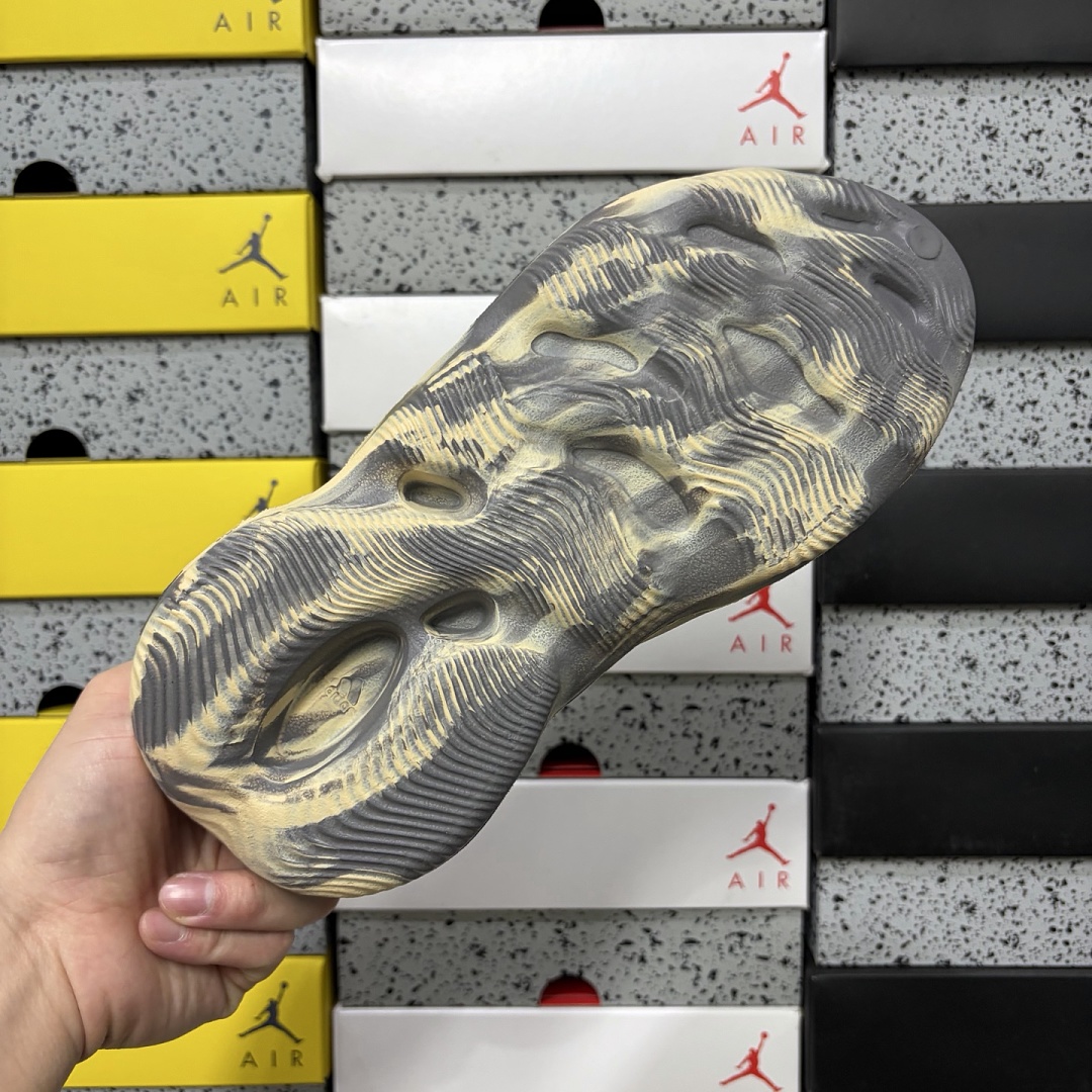 Adidas Yeezy Foam RNNR MXT Moon Gray Clogs - Image 5
