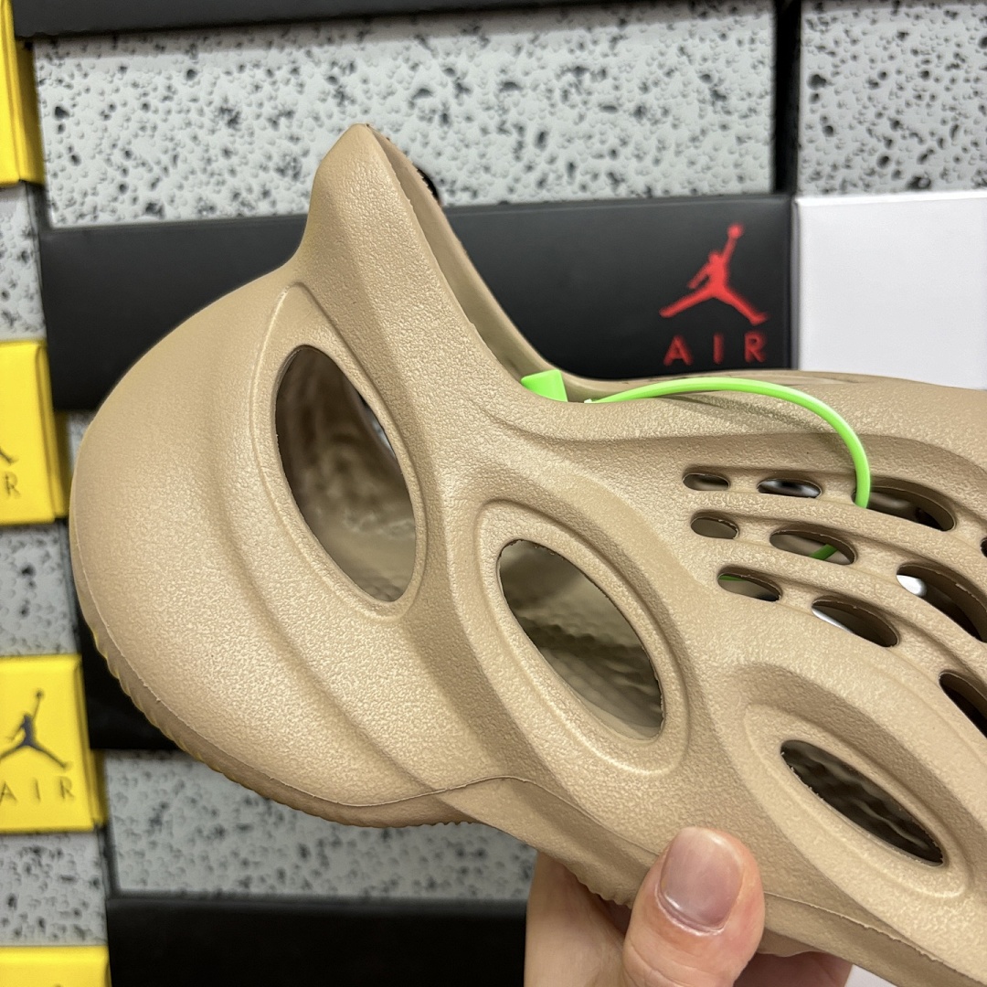 Adidas Slide/Foam Runner - Image 84