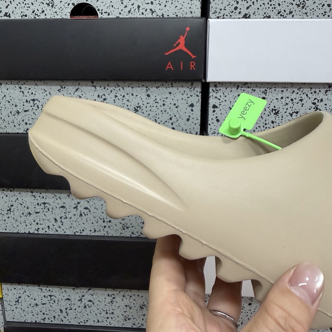 Adidas Slide/Foam Runner - Image 76