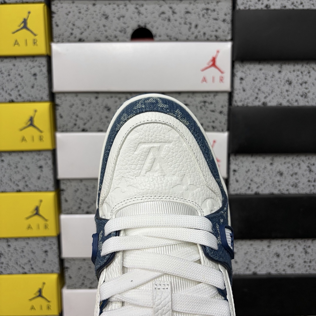Louis Vuitton Trainer - Image 10