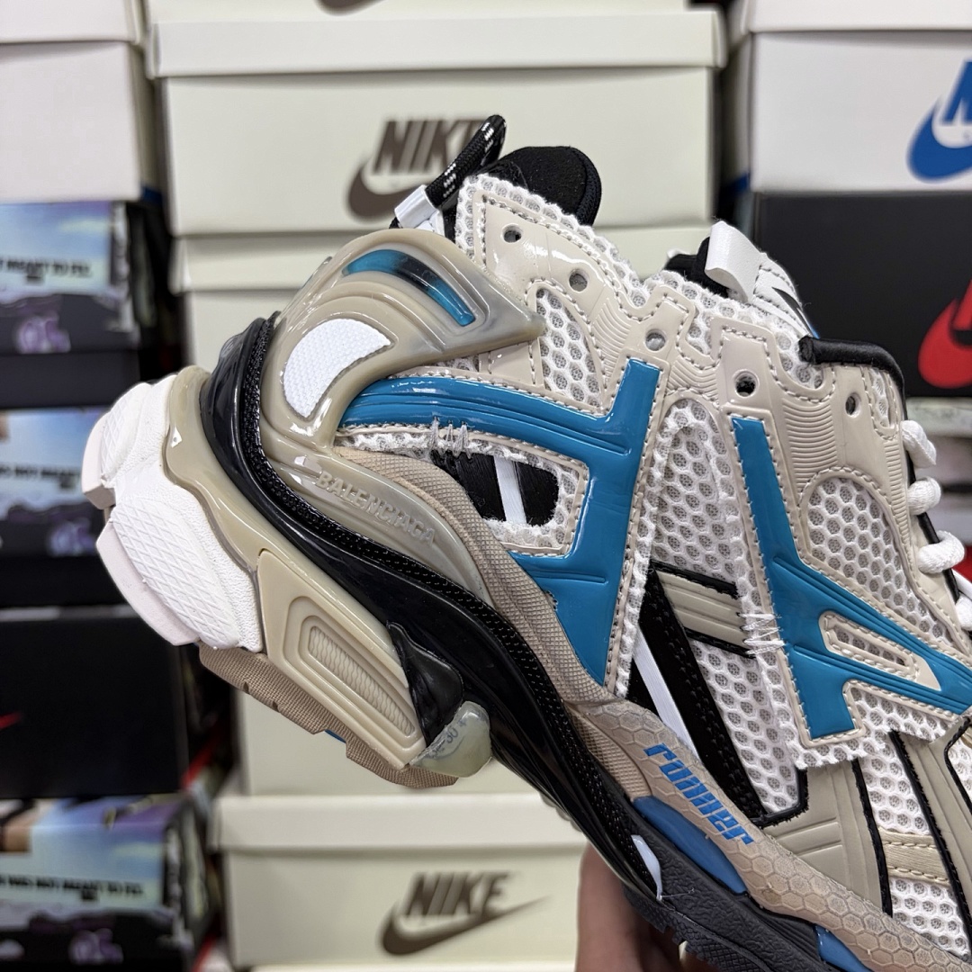Balenciaga BLCG Runner7.0 - Image 115