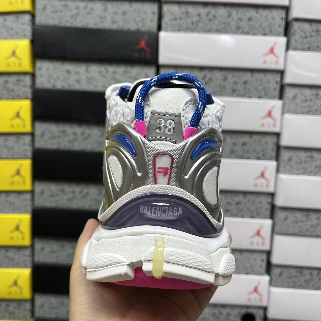 Balenciaga BLCG Runner 7.5 - Image 9