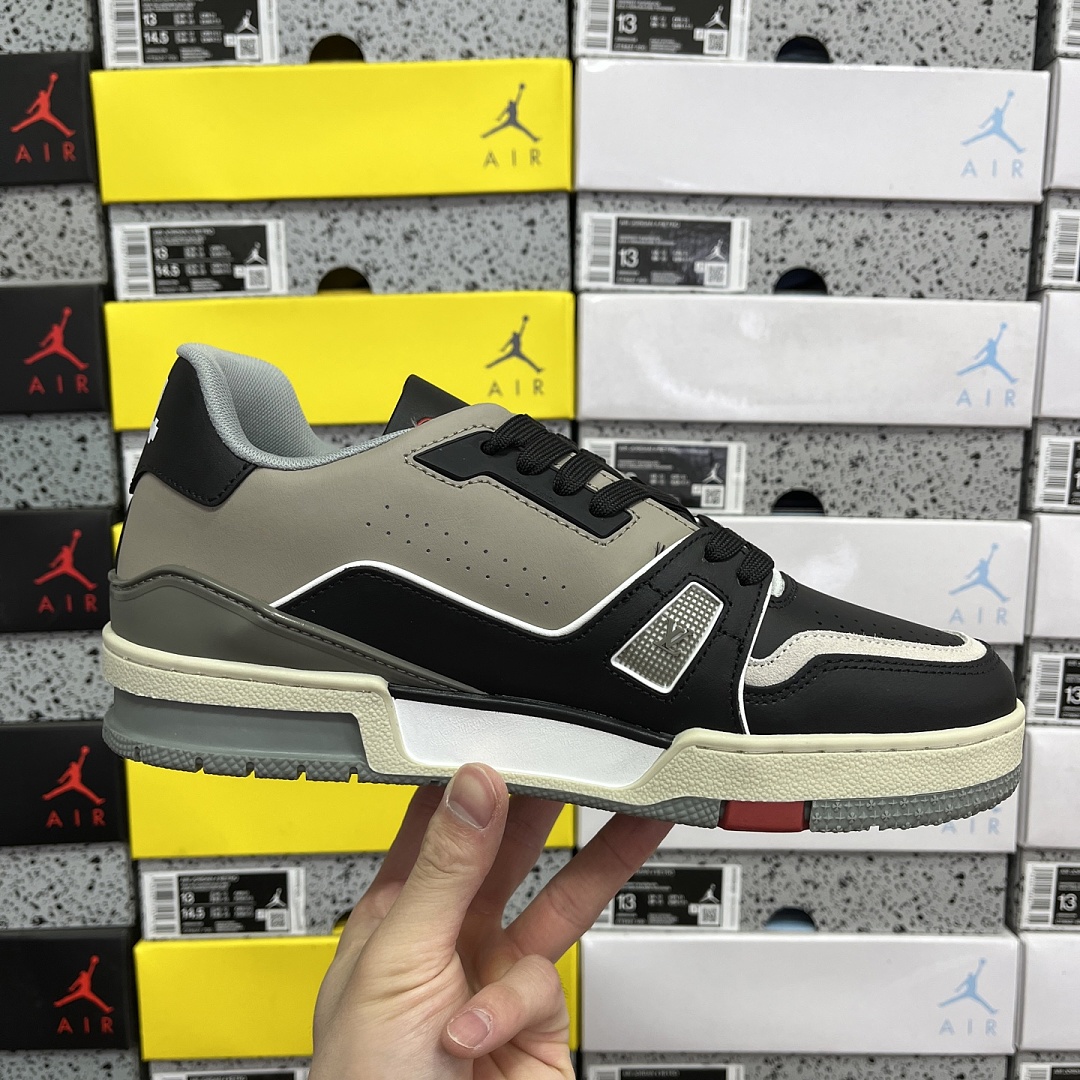 Louis Vuitton Trainer V2-04 - Image 9