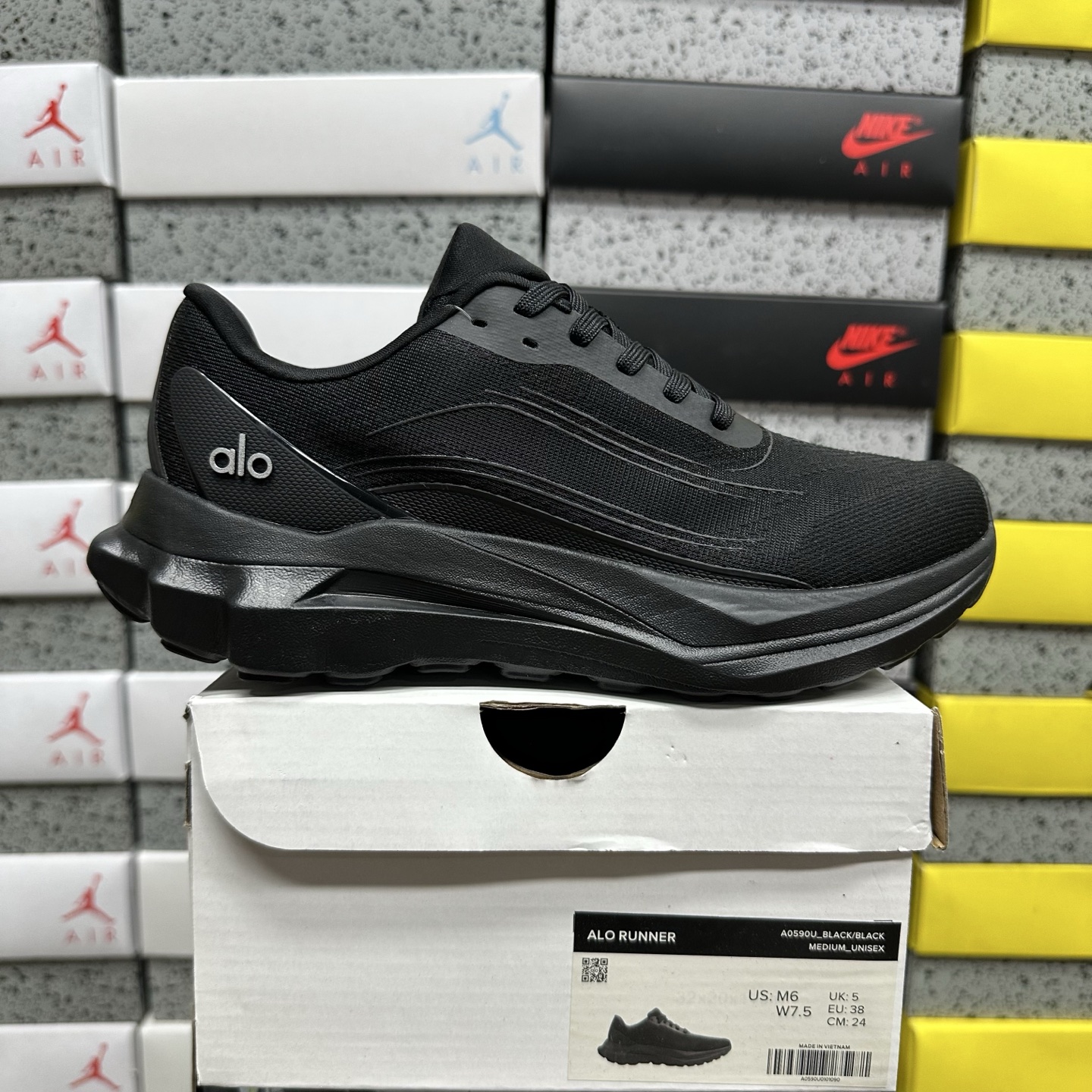 Alo Yoga Rnner A0590U_BLACK/BLACK - Image 11