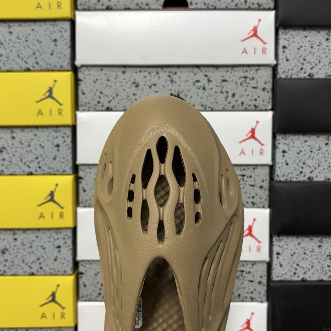 Adidas Yeezy Foam RNR Clay Taupe Clogs - Image 6