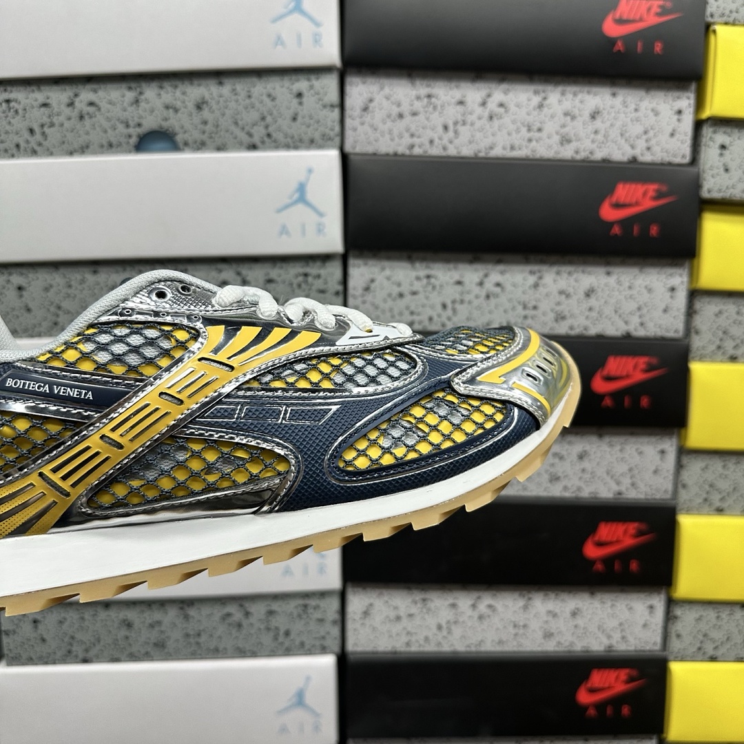 Bottega Veneta Orbit Surf Vapor - Image 2
