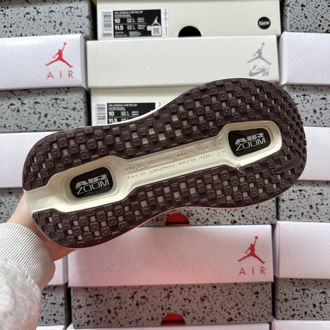 Nike Vomero Premium HQ2050-700 - Image 5