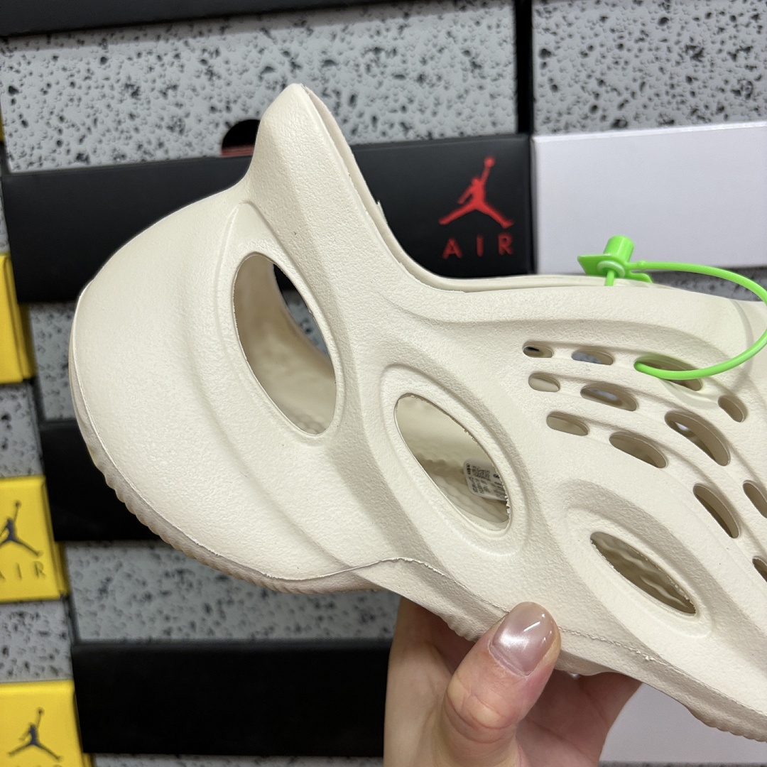 Adidas Slide/Foam Runner - Image 66