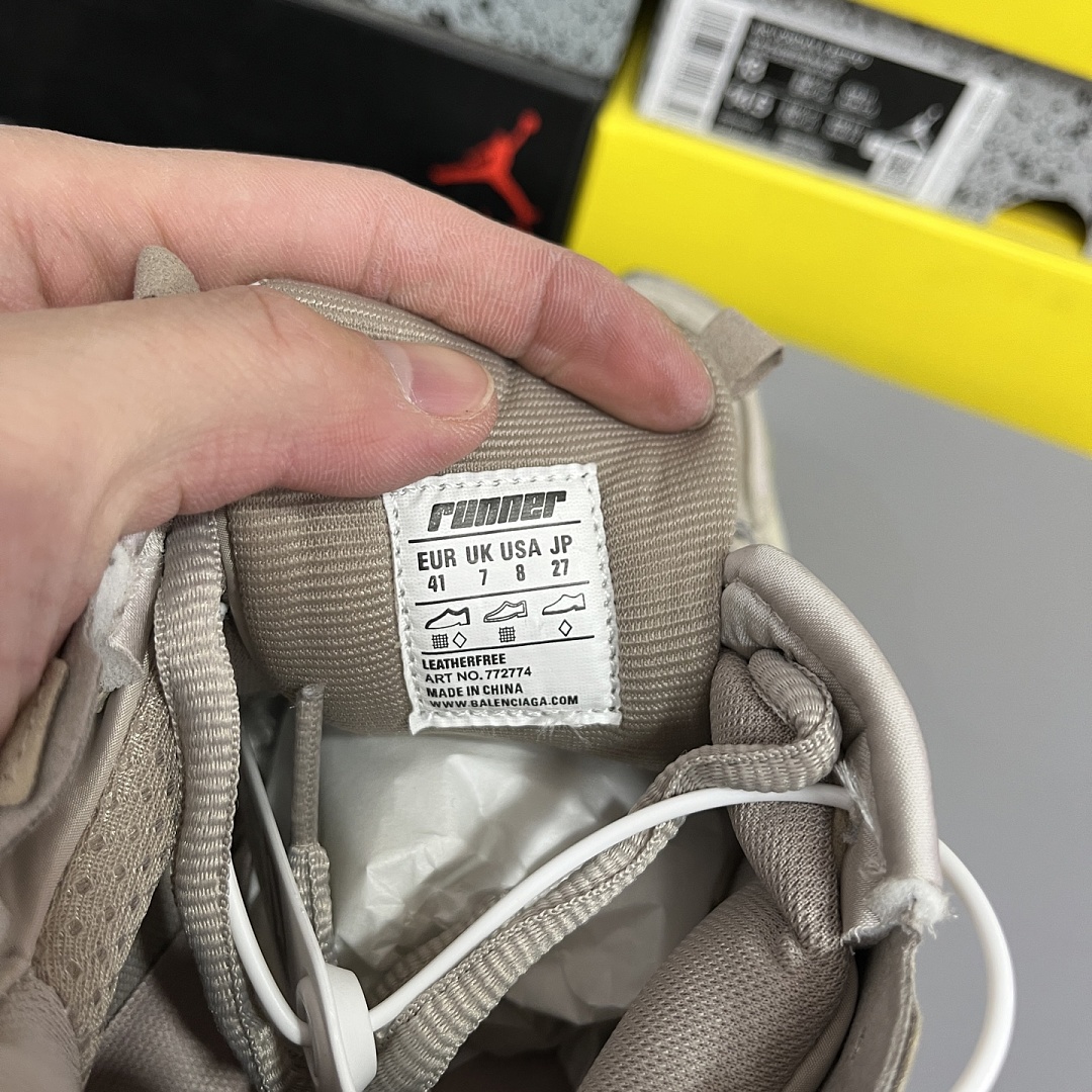 Balenciaga BLCG Runner 7.5 - Image 10