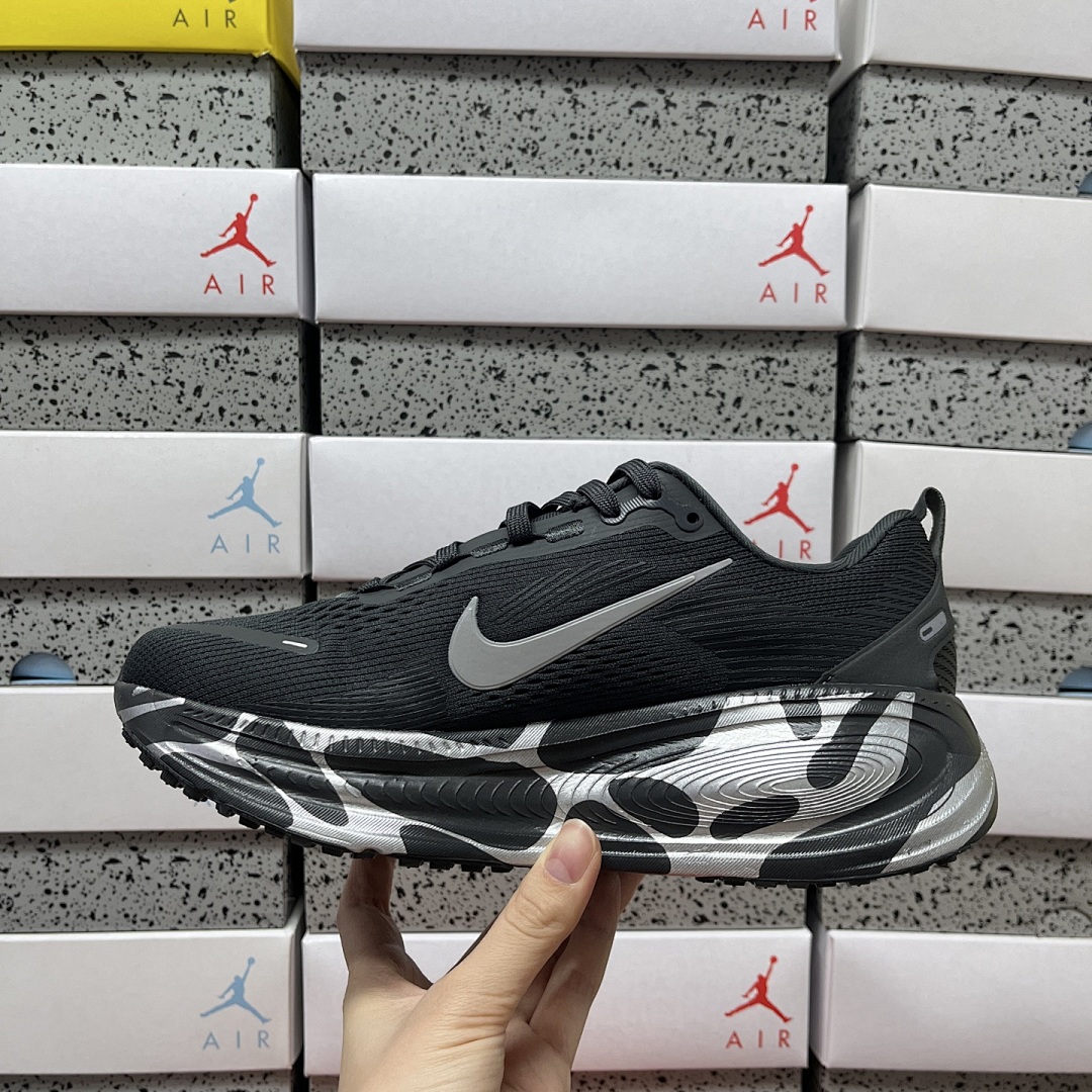 Nike Vomero 18 Anthracite Reflect (Silver) - Image 4