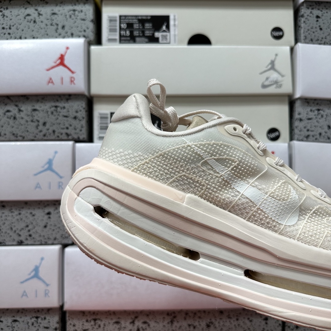 Nike Vomero Premium HQ2050-835 - Image 3