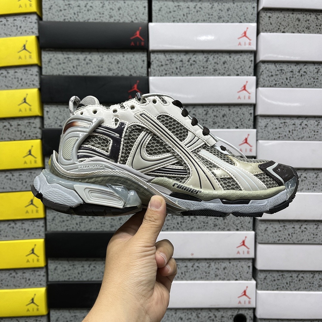 Balenciaga BLCG Runner 7.5 - Image 4