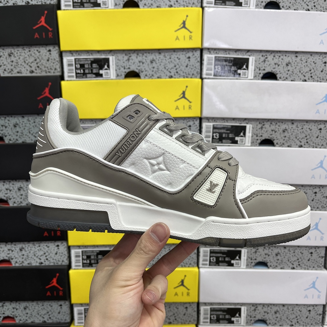 Louis Vuitton Trainer 1-06 - Image 7