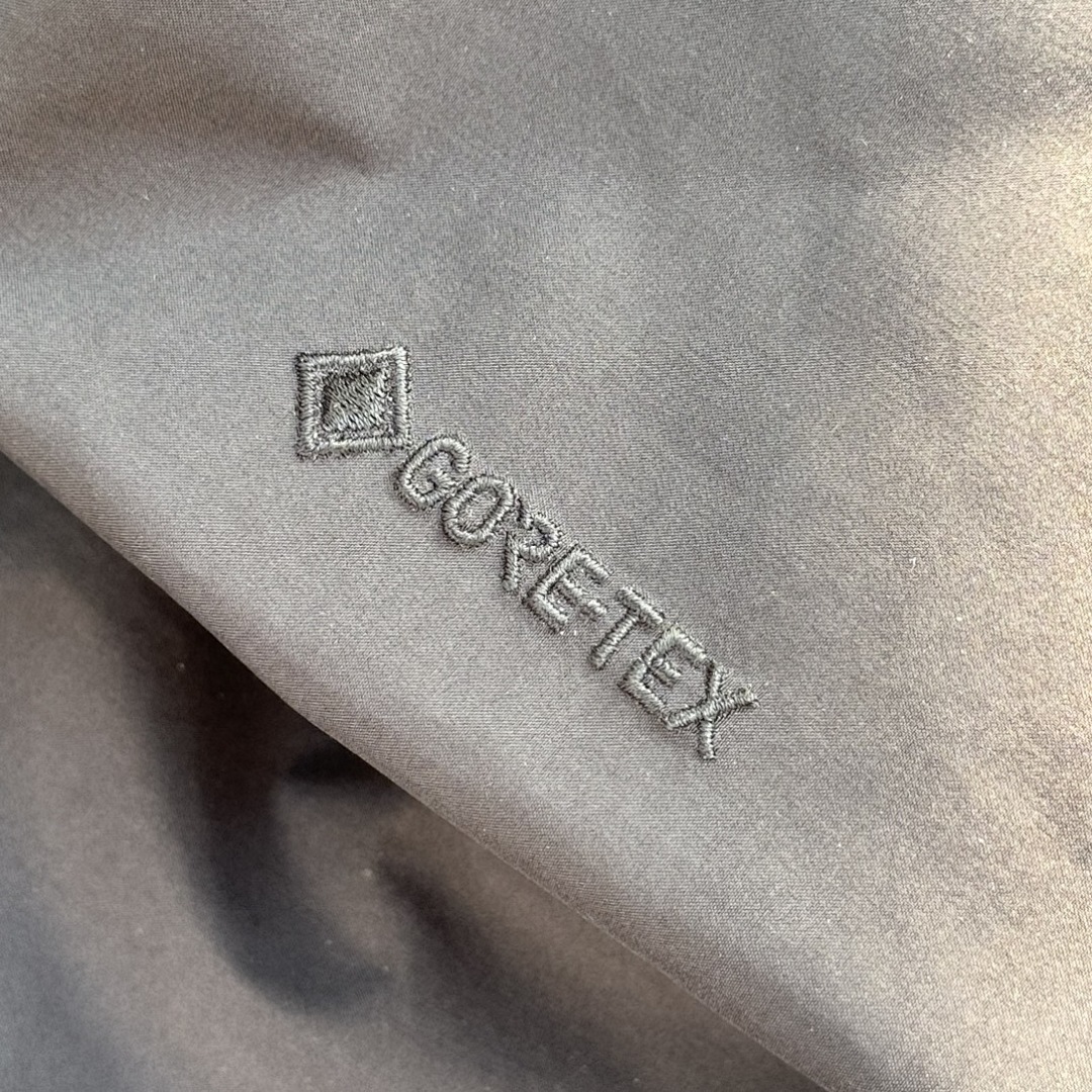 Arc'teryx Beta LT Jacket (Black) - Image 29