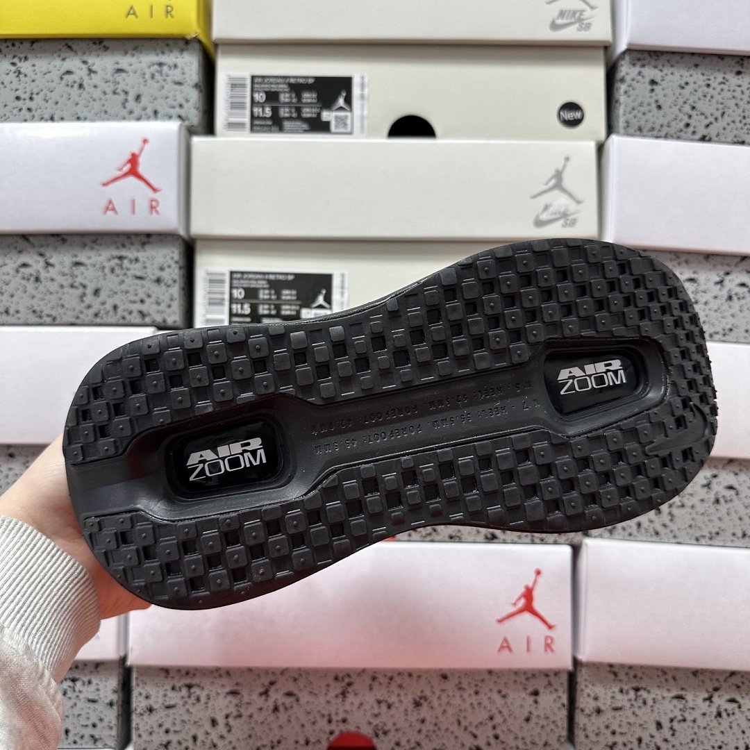 Nike Vomero Premium HQ2050-735 - Image 10