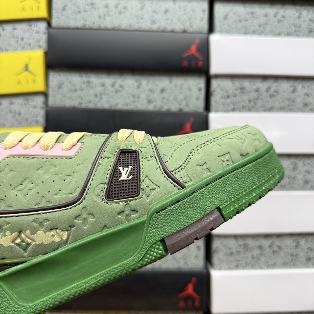 Louis Vuitton Trainer V2-20 - Image 6
