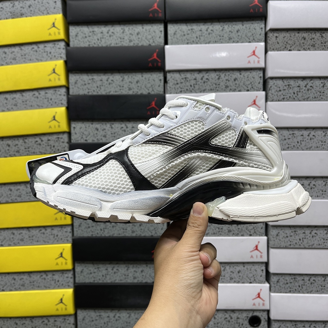 Balenciaga BLCG Runner 7.5 - Image 9