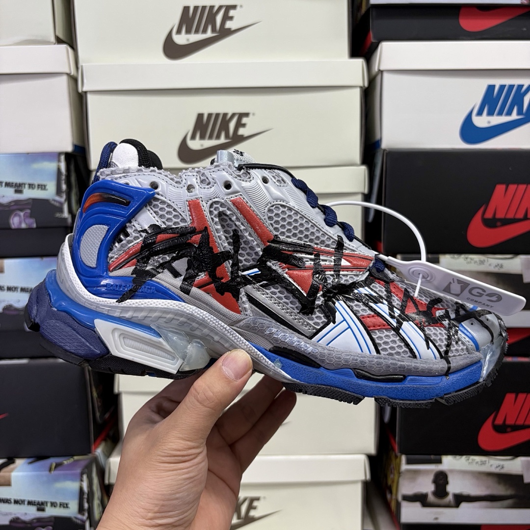 Balenciaga BLCG Runner7.0 - Image 29